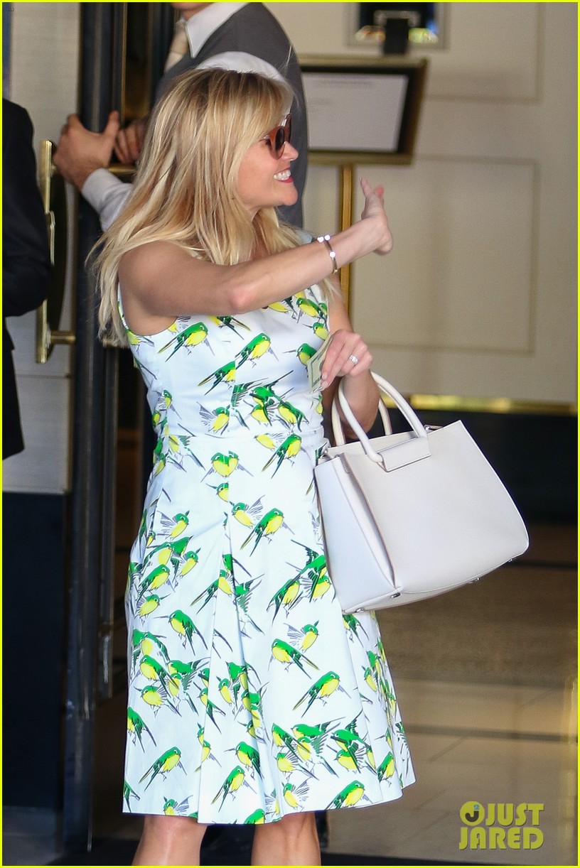 Jennifer Garner & Reese Witherspoon Go Green at Molly Sims' Baby Shower