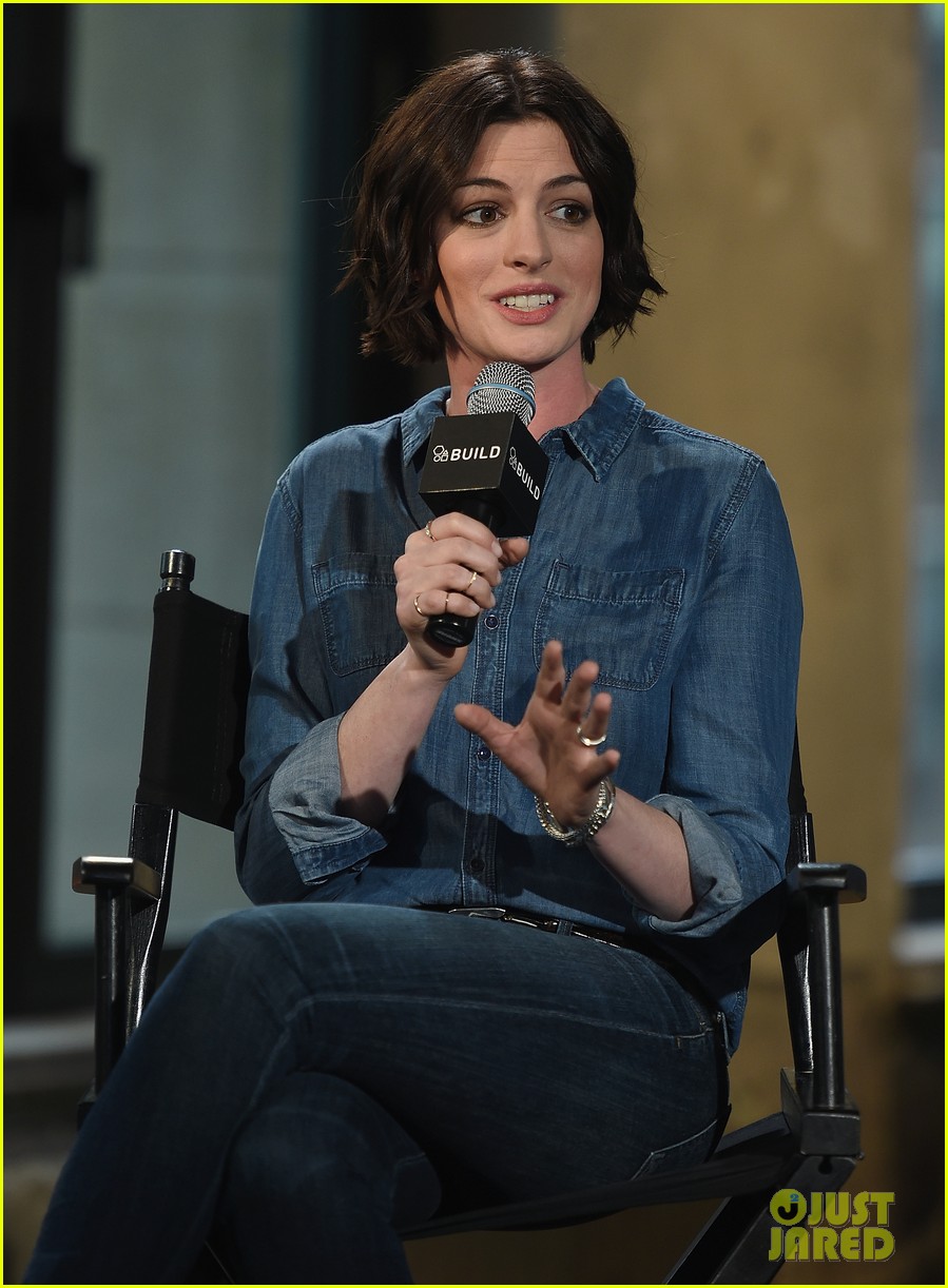 anne hathaway opens up about marriage 073285271