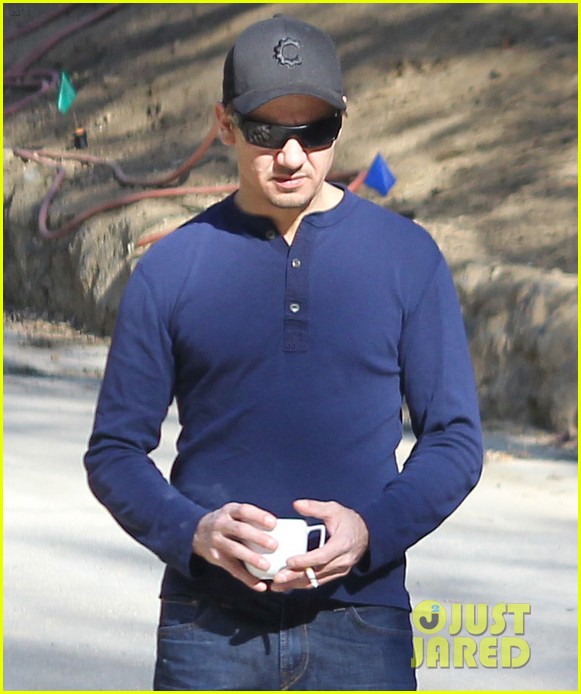jeremy renner suits up hawkeye reshoots 013275381
