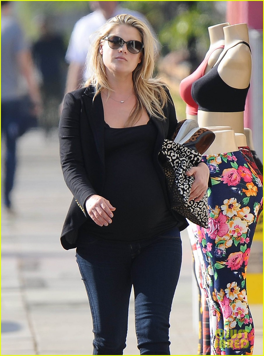 Pregnant Ali Larter is Deciding Between Three Different Diets to Lose