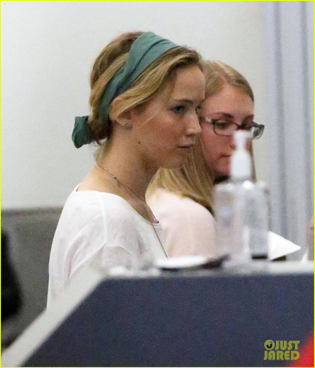 jennifer lawrence catches flight out of lax 073272892