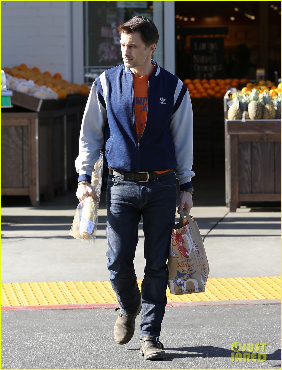 olivier martinez steps out solo after his airport scuffle 12