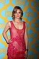 sarah paulson stana katic put on their best for hbos golden globes 04