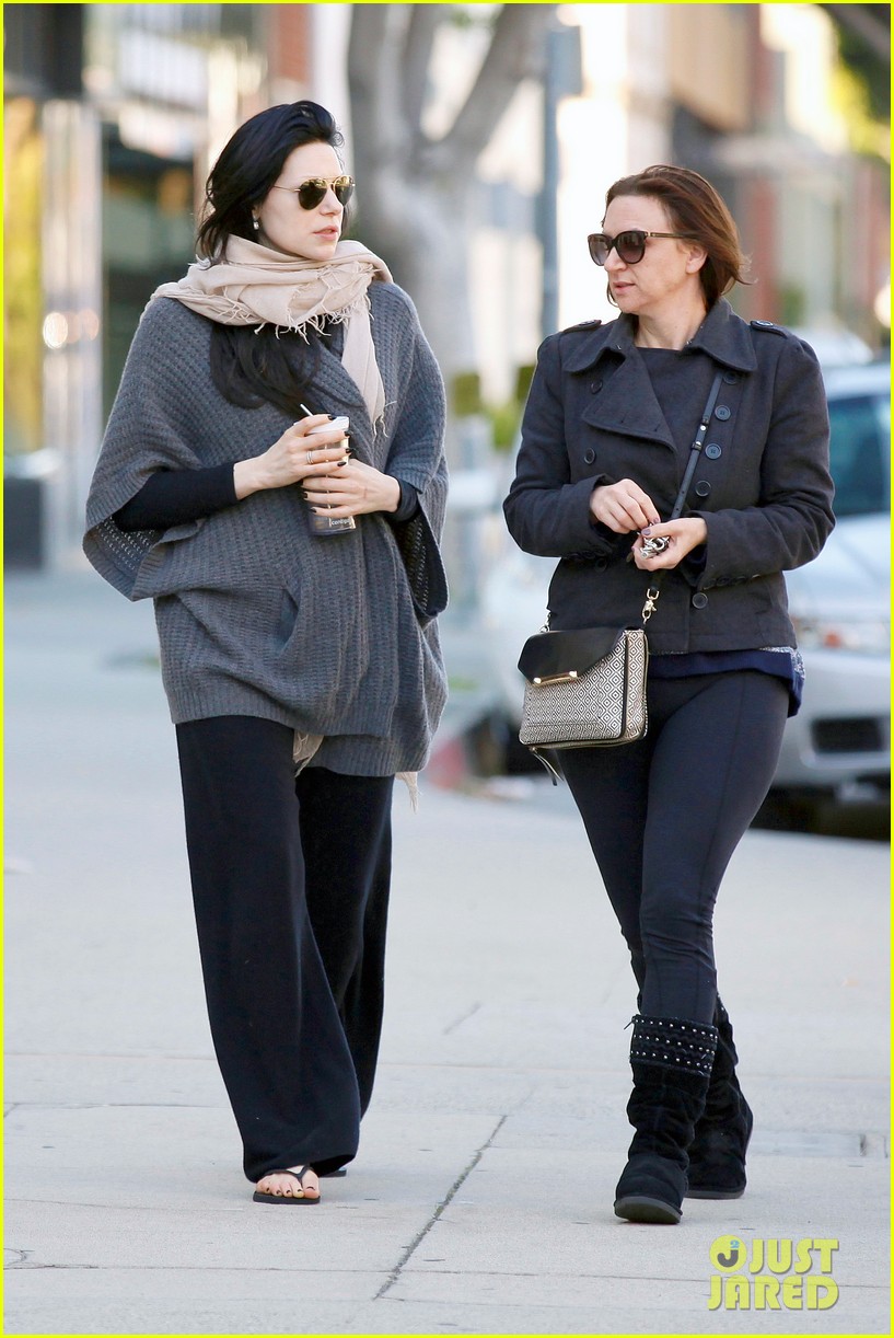 laura prepon out with her friend jill 053271945