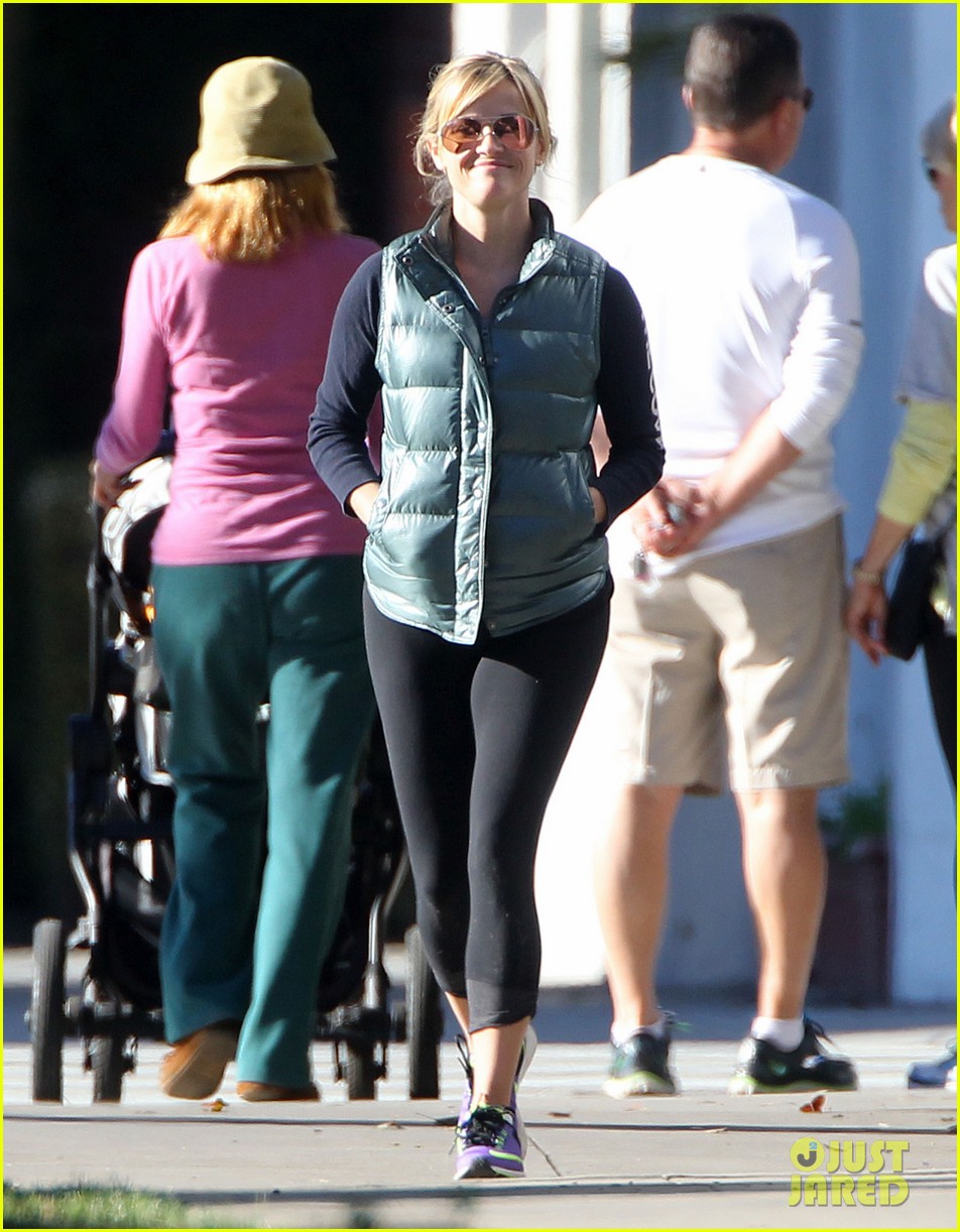 reese witherspoon runs errands puffy vest 073283088