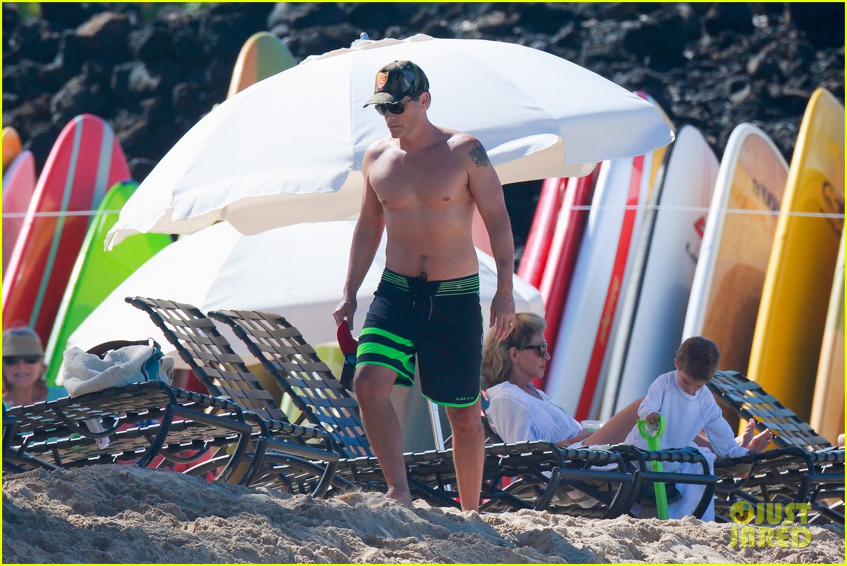 rob lowe goes shirtless reportedly helps in search rescue situation 103272392