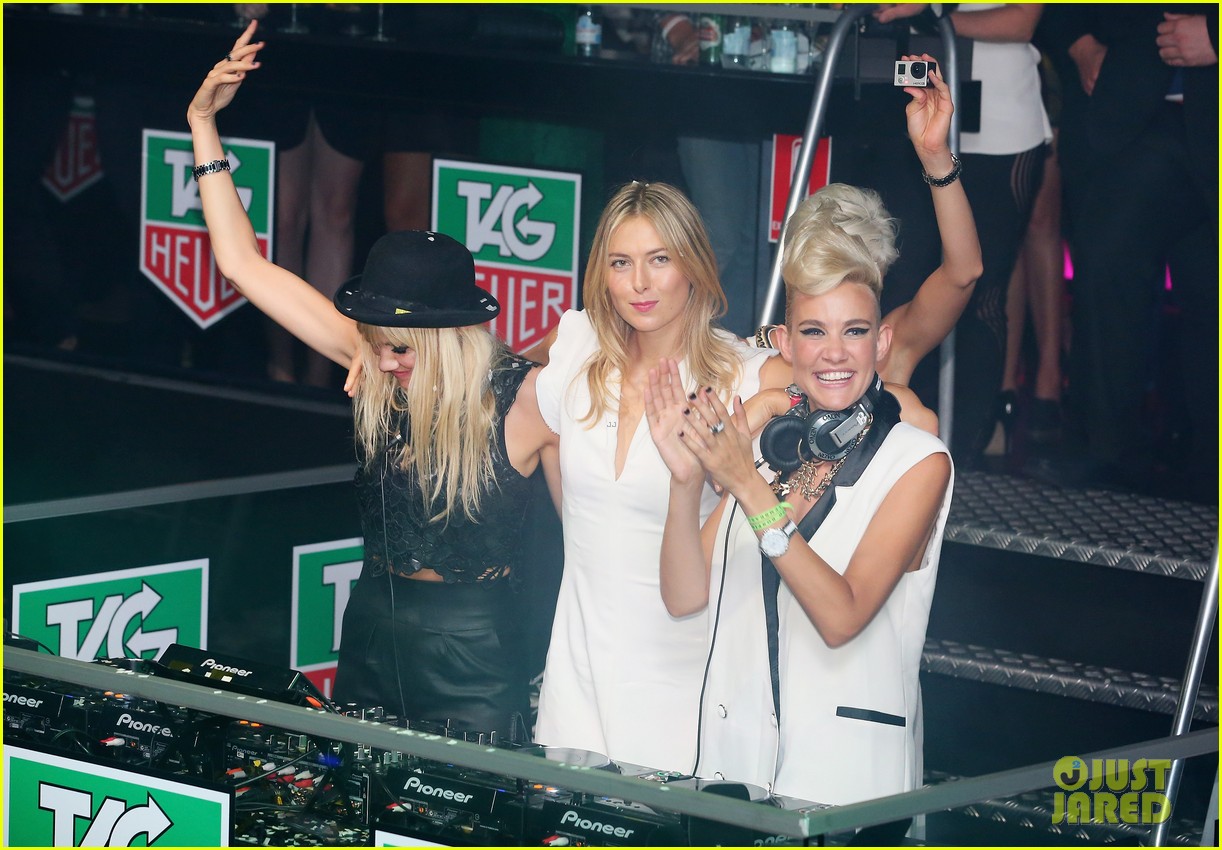 maria sharapova gets her first dj lesson at tag heuer party with nervo 05