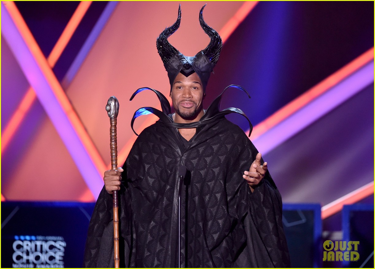 michael strahan dresses as maleficent angelina jolie loves it 043282071