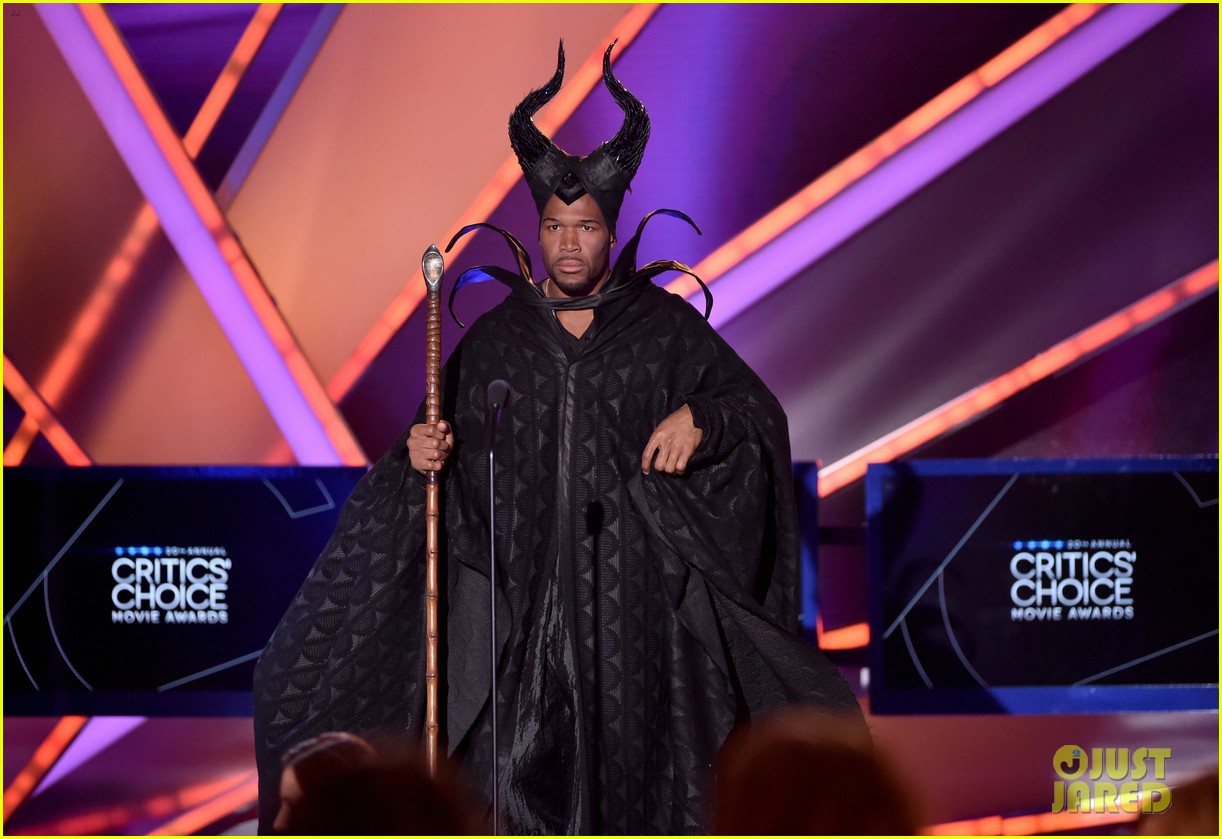 michael strahan dresses as maleficent angelina jolie loves it 113282078