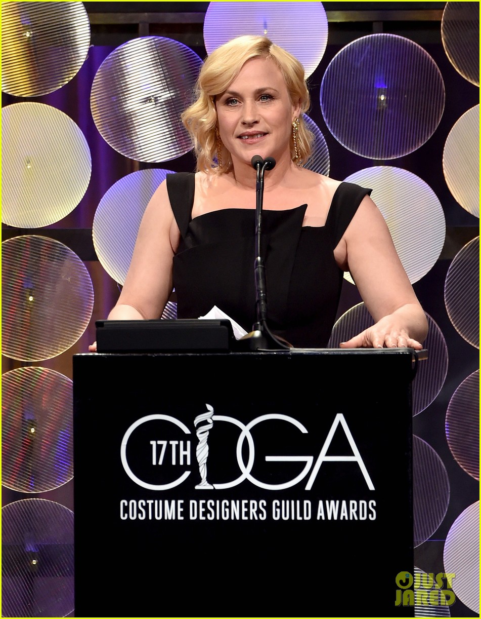 boyhoods patricia arquette presents to richard linklater at cdgas 143306651