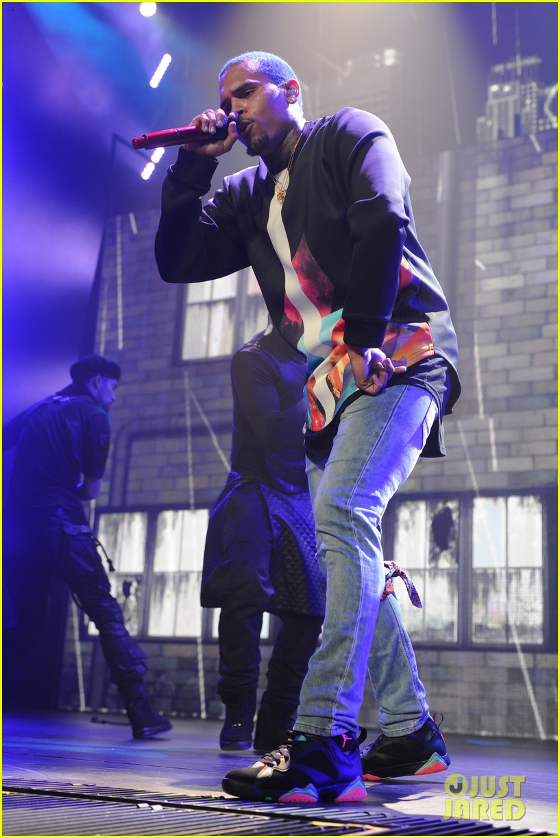 chris brown kicks off the between the sheets tour in florida 033303771