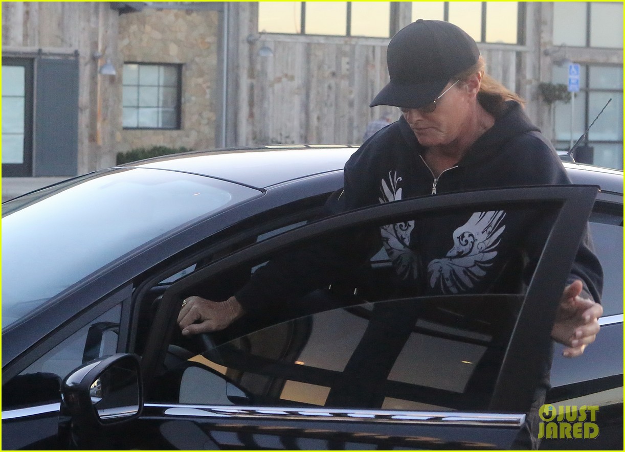 bruce jenner steps out after car accident 073301262
