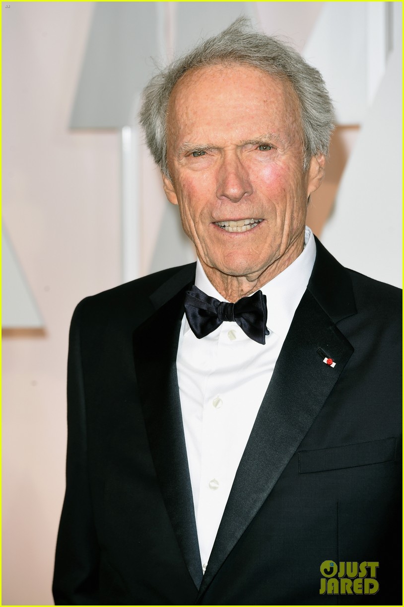 clint eastwood brings his girlfriend to oscars 2015 04