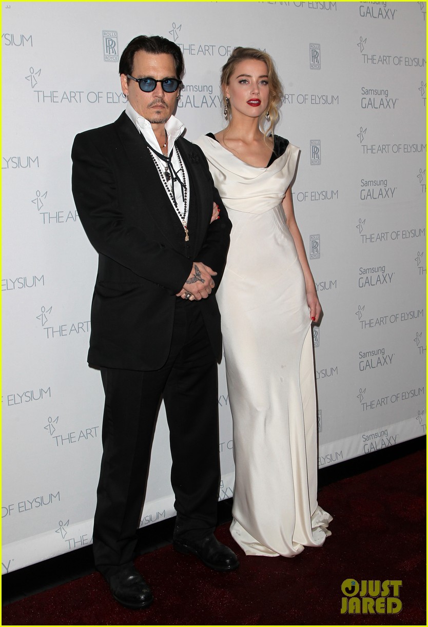 Johnny Depp & Amber Heard Get Married On His Private Island! Photo