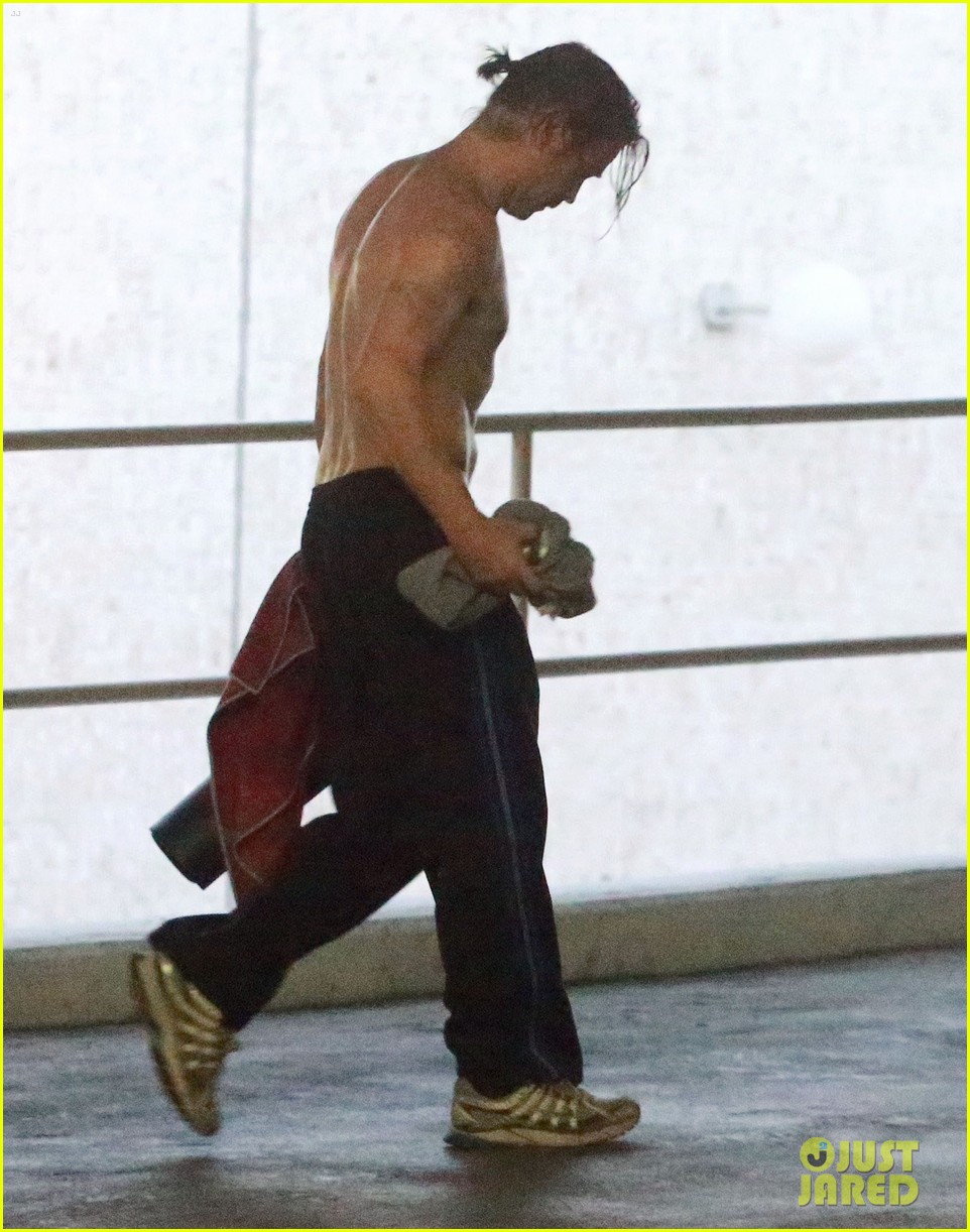 colin farrell shirtless sweaty after yoga 053306108