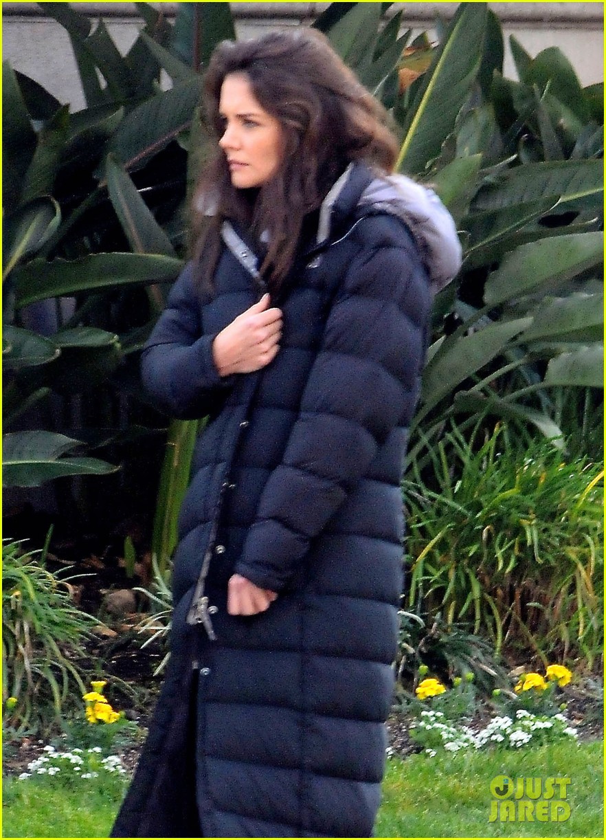 katie holmes continues shooting ray donovan together 103312588
