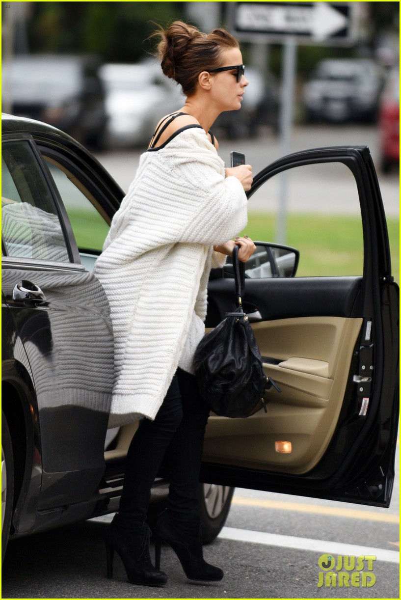 Kate Beckinsale Uses iPhone to Pay Tribute to Late Dad Richard Photo(02)