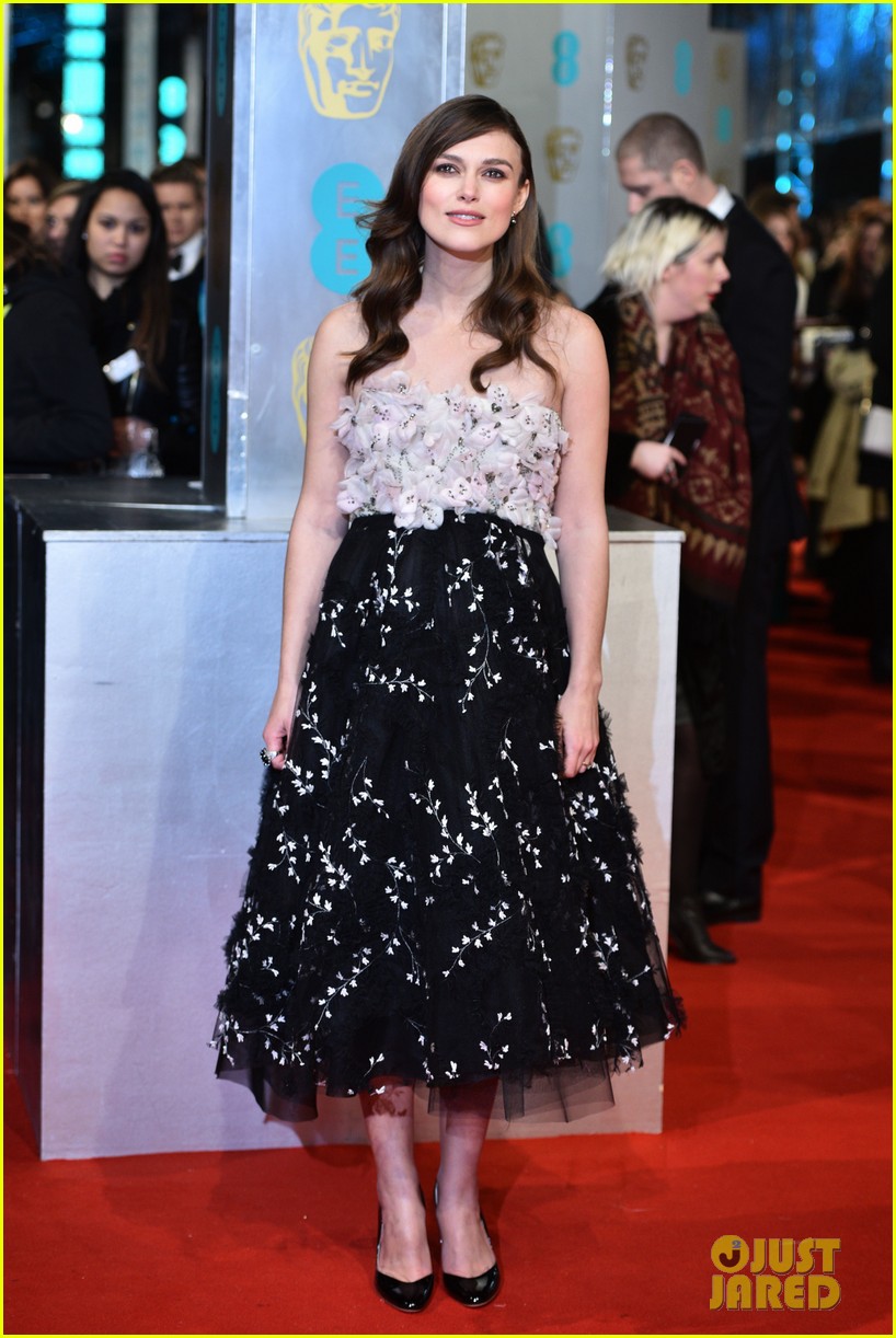 Keira Knightley Dresses Baby Bump in Flowers for BAFTAs 2015 Photo(01)
