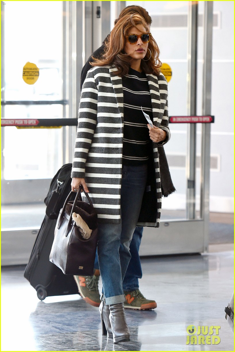 eva mendes gets ready to launch cosmetic line 06