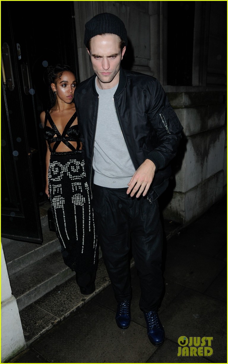 robert pattinson fka twigs hold hands at brit awards party 03