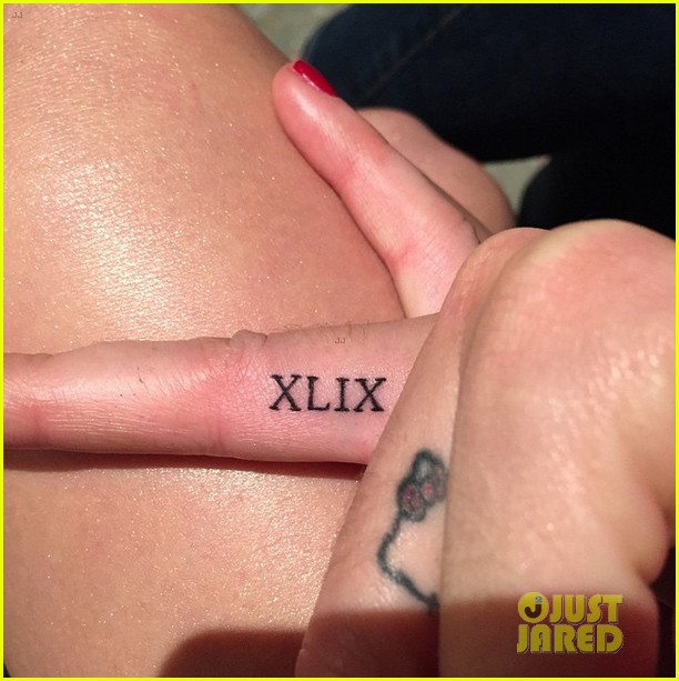 katy perry gets xlix tattoo after super bowl 2015 023293942