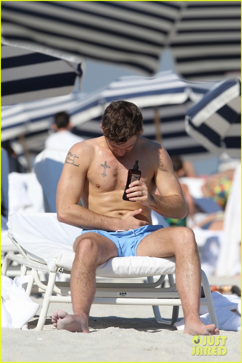 alex pettyfer goes shirtless sexy for miami beach day 03