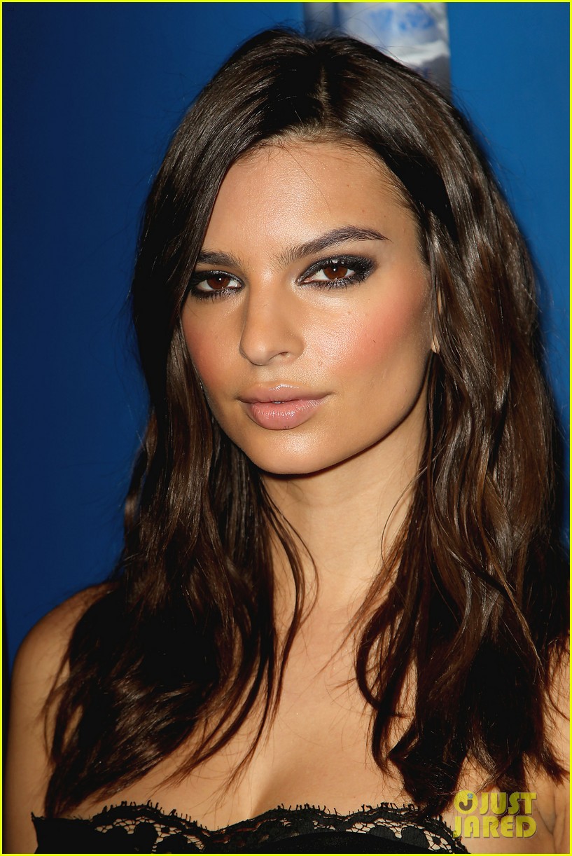 Emily Ratajkowski Glammed Up NYC for Grammys Viewing Party: Photo ...