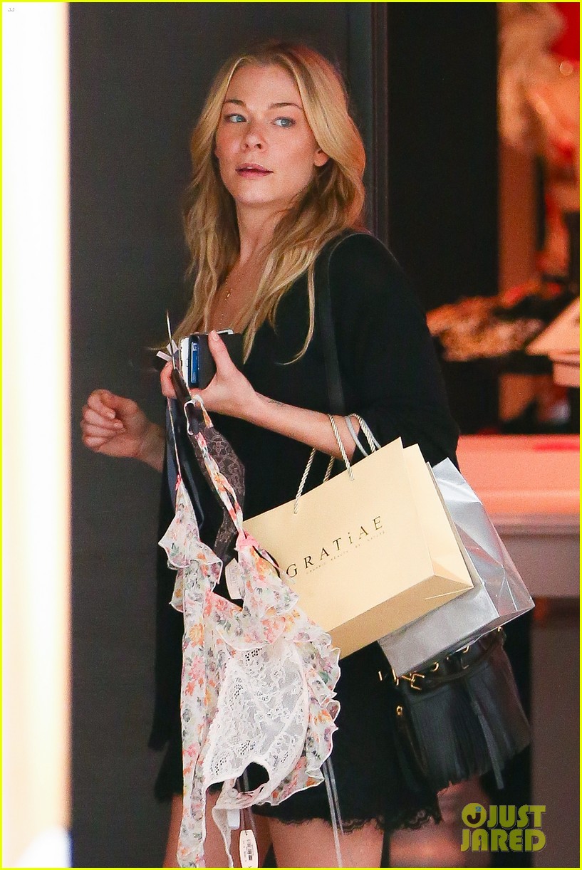 leann rimes buys lingerie before valentines day 043304145