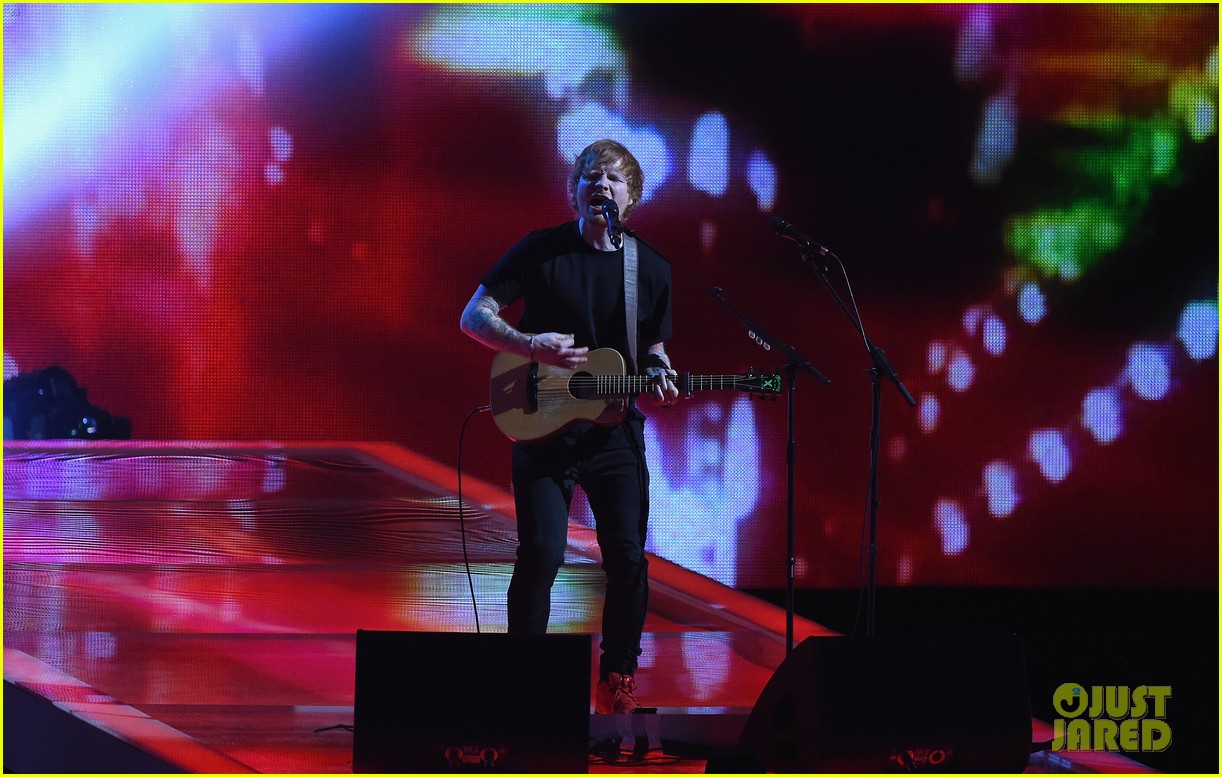 ed sheeran performs bloodstream brit awards 2015 053314141