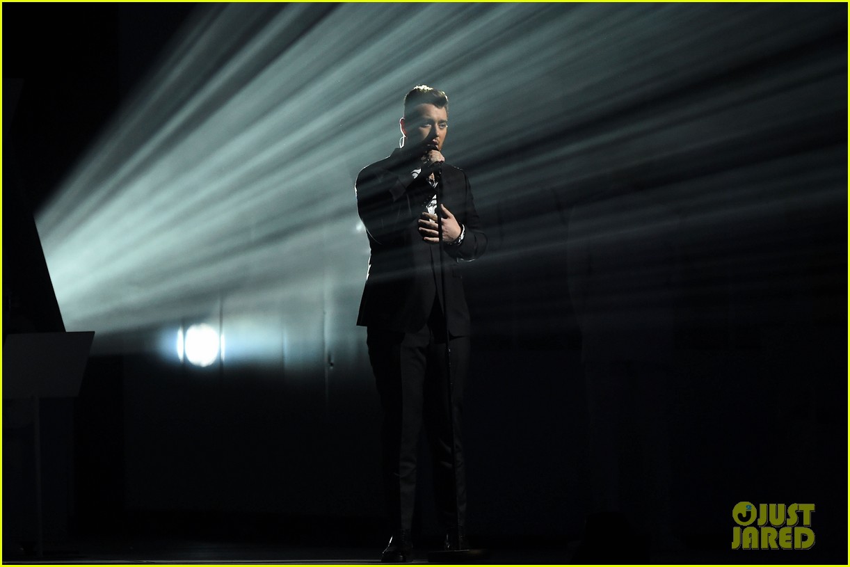 sam smith performs lay me down 063314132