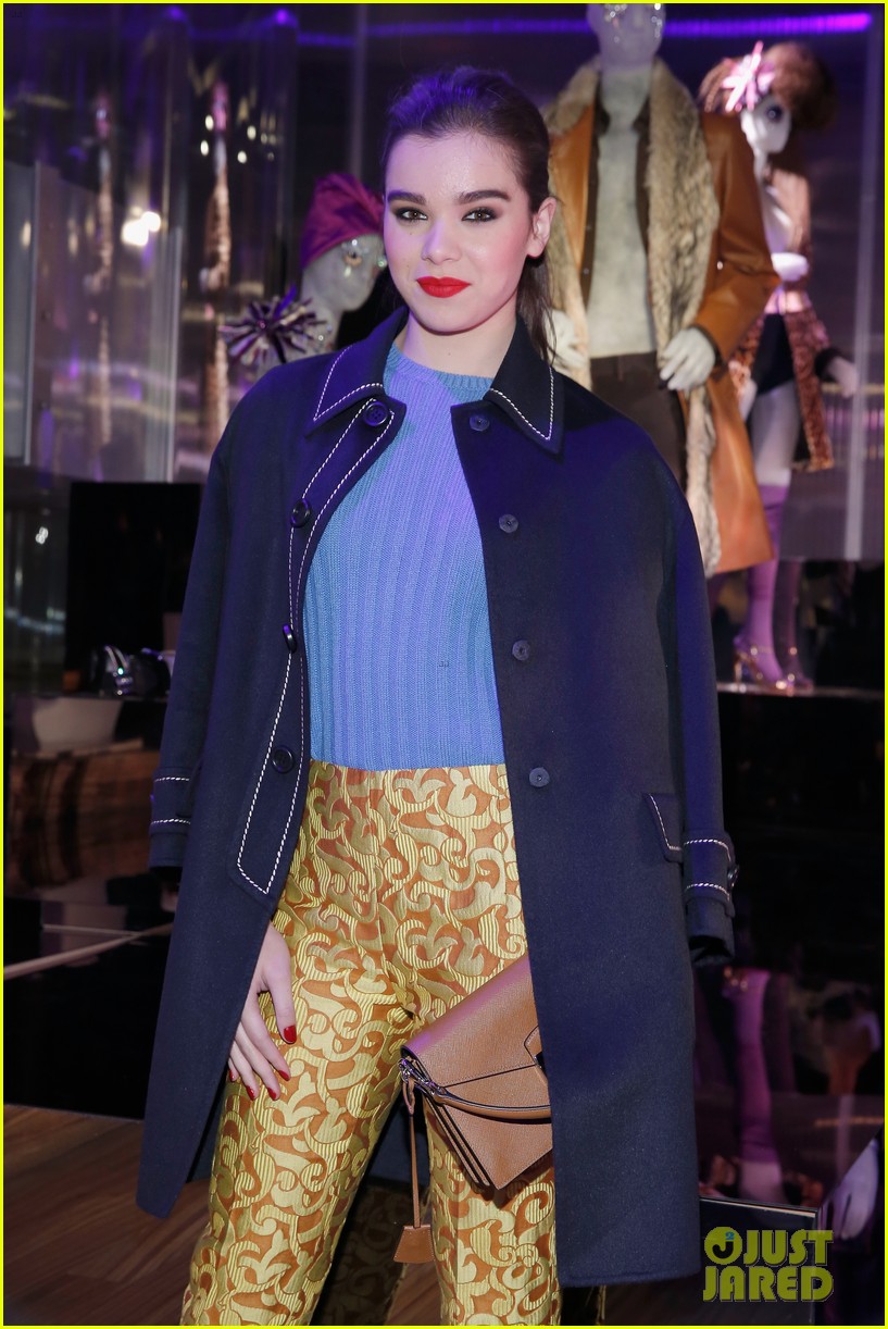 hailee steinfeld brittany snow are pitch perfect for prada 113303535
