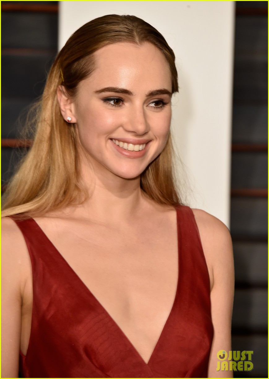 suki waterhouse attended oscars 2015 with bradley cooper 04