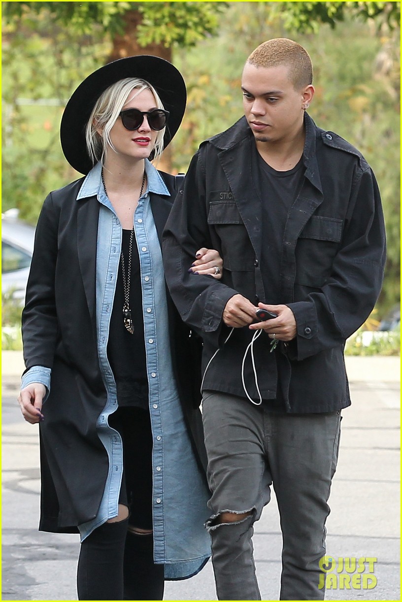 ashlee simpson evan ross grab lunch together 03