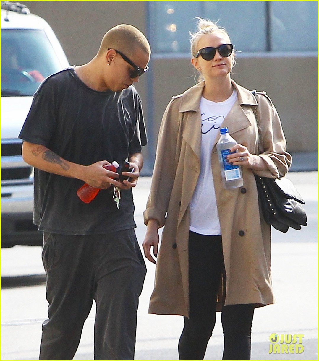 ashlee simpson supports evan ross music career 223329847