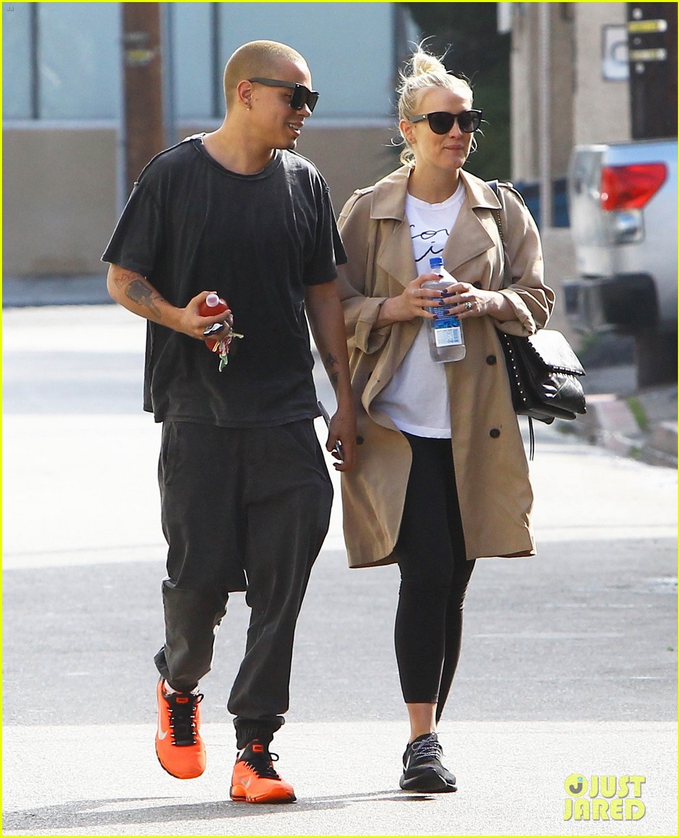 ashlee simpson supports evan ross music career 323329857
