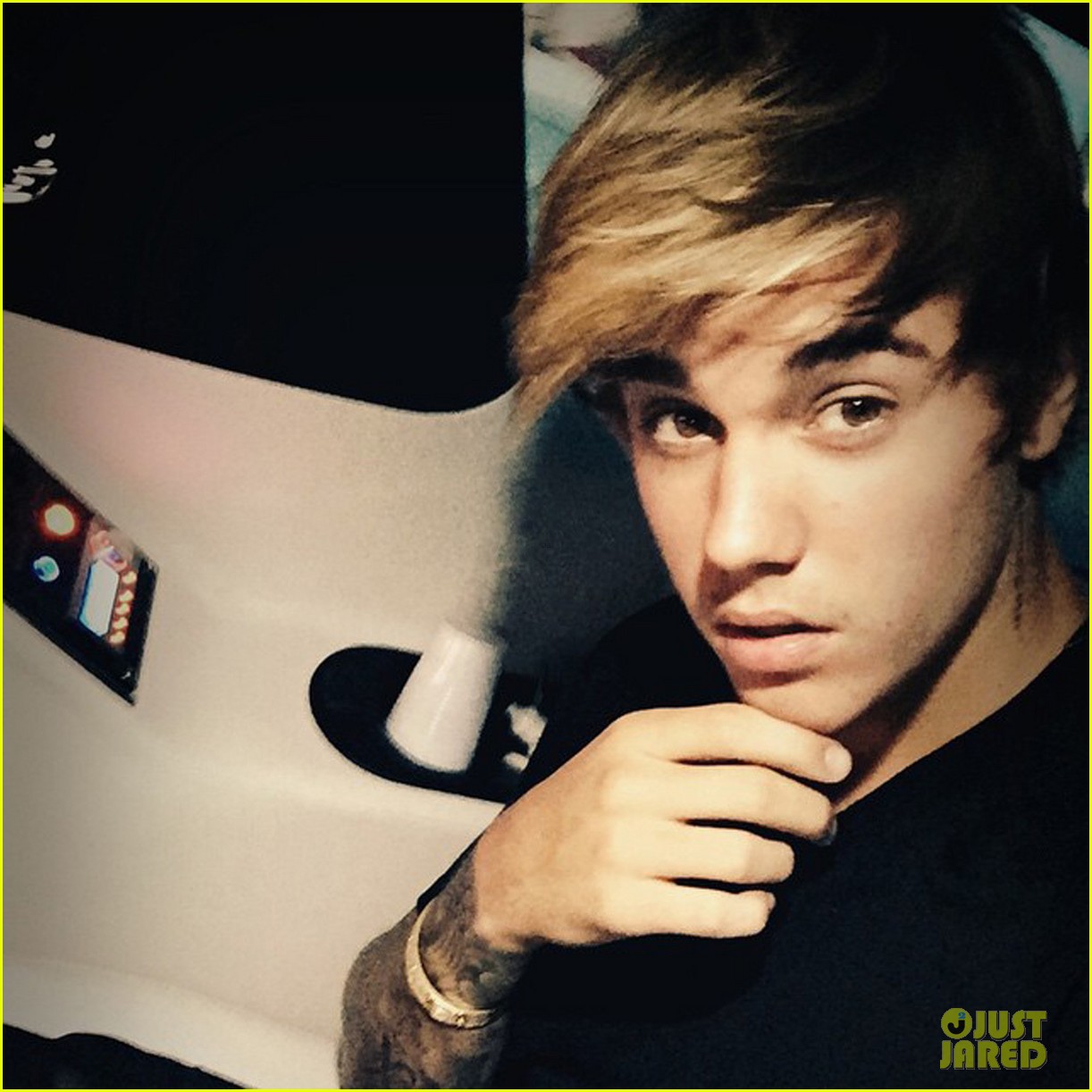 Boys paying top dollar for Justin Bieber's hairstyle - 9Celebrity-hkpdtq2012.edu.vn