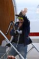 johnny depp leaves australia with injured hand taped up 04