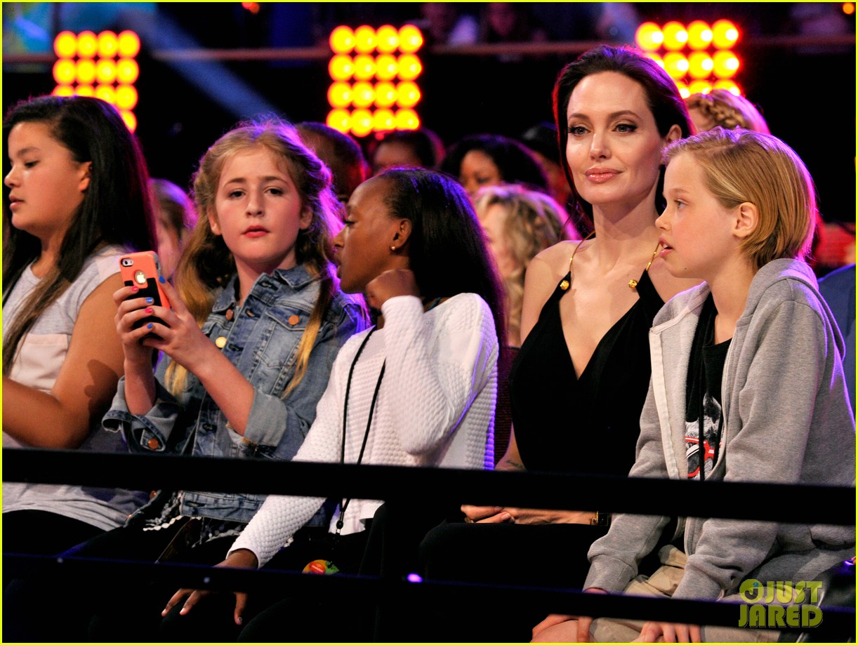Angelina Jolie Brings Shiloh & Zahara to Kids' Choice Awards 2015