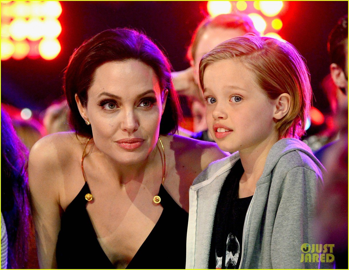 angelina jolie has inspiring message for kids at kcas 2015 333335725