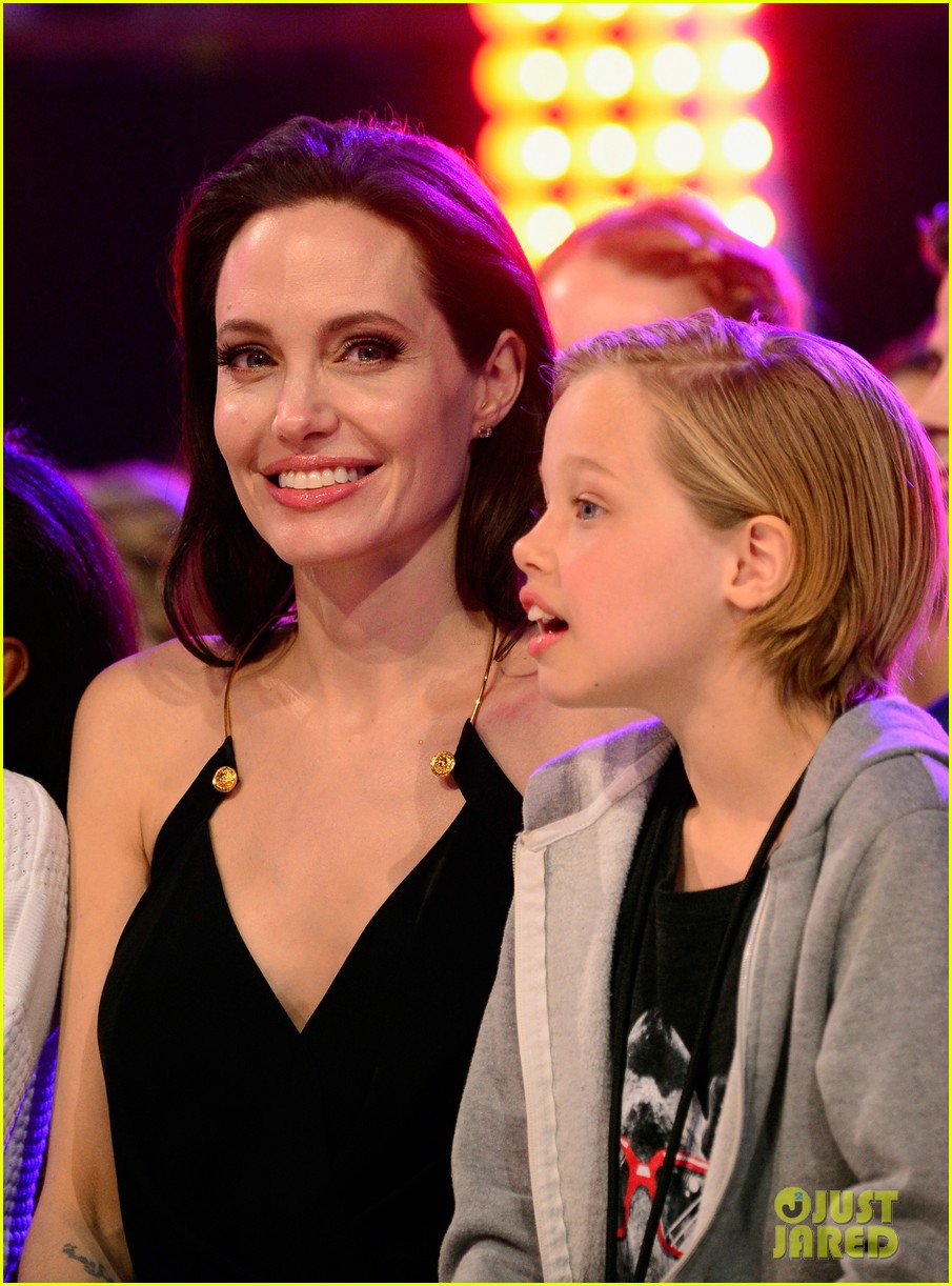 angelina jolies kids have best reaction to kcas win 15