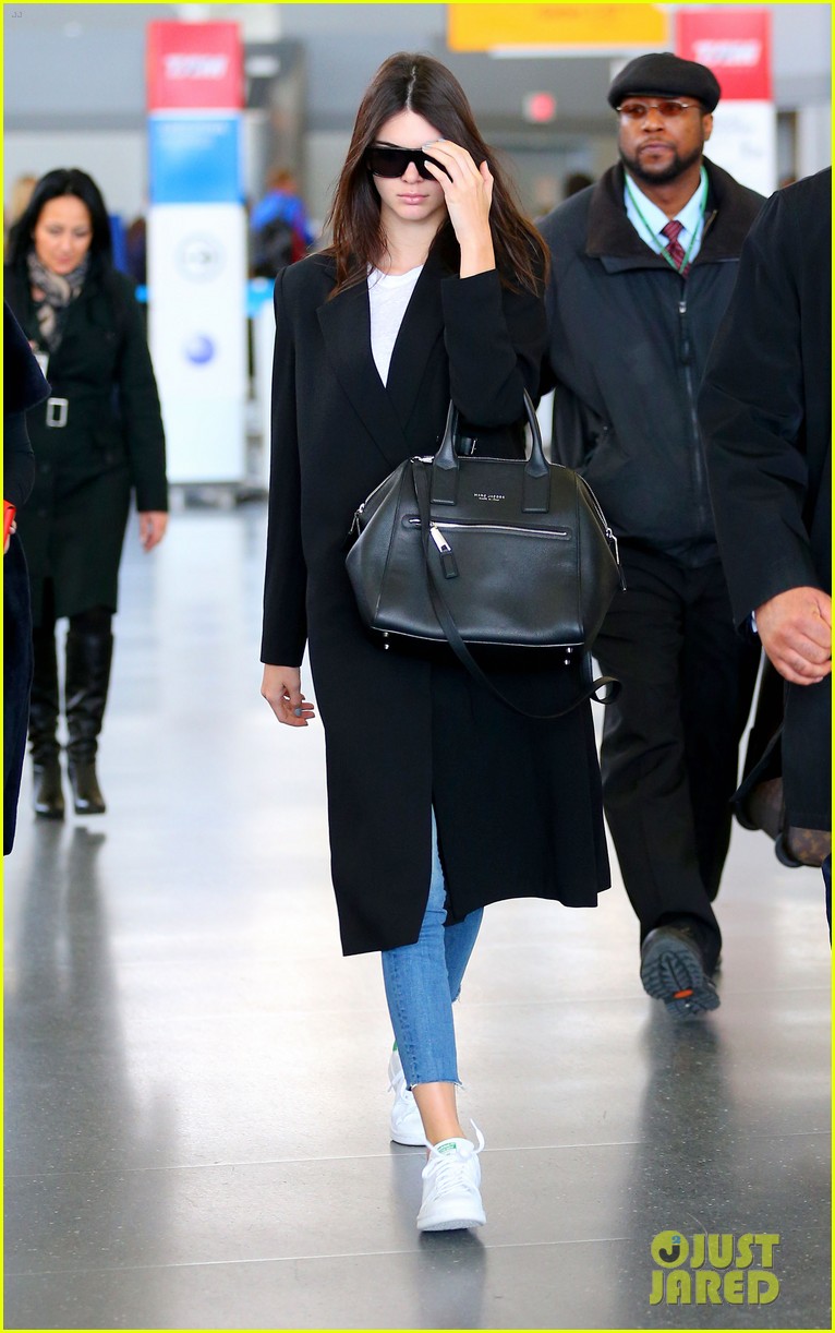 kendall jenner mom kris arrive in nyc 05