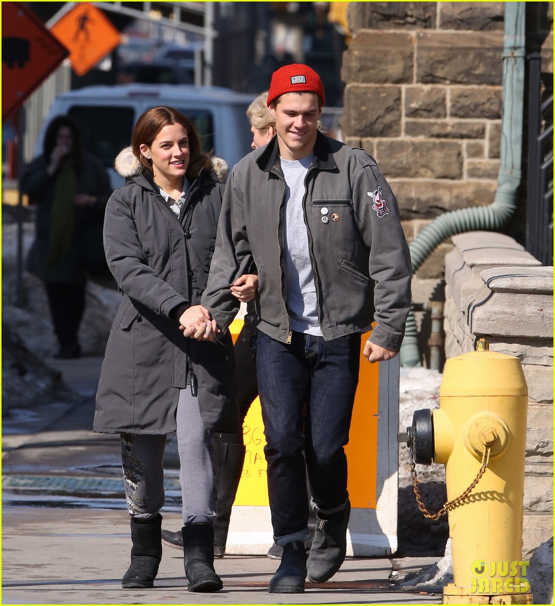 riley keough gets a set visit from ben smith peterson 043322864