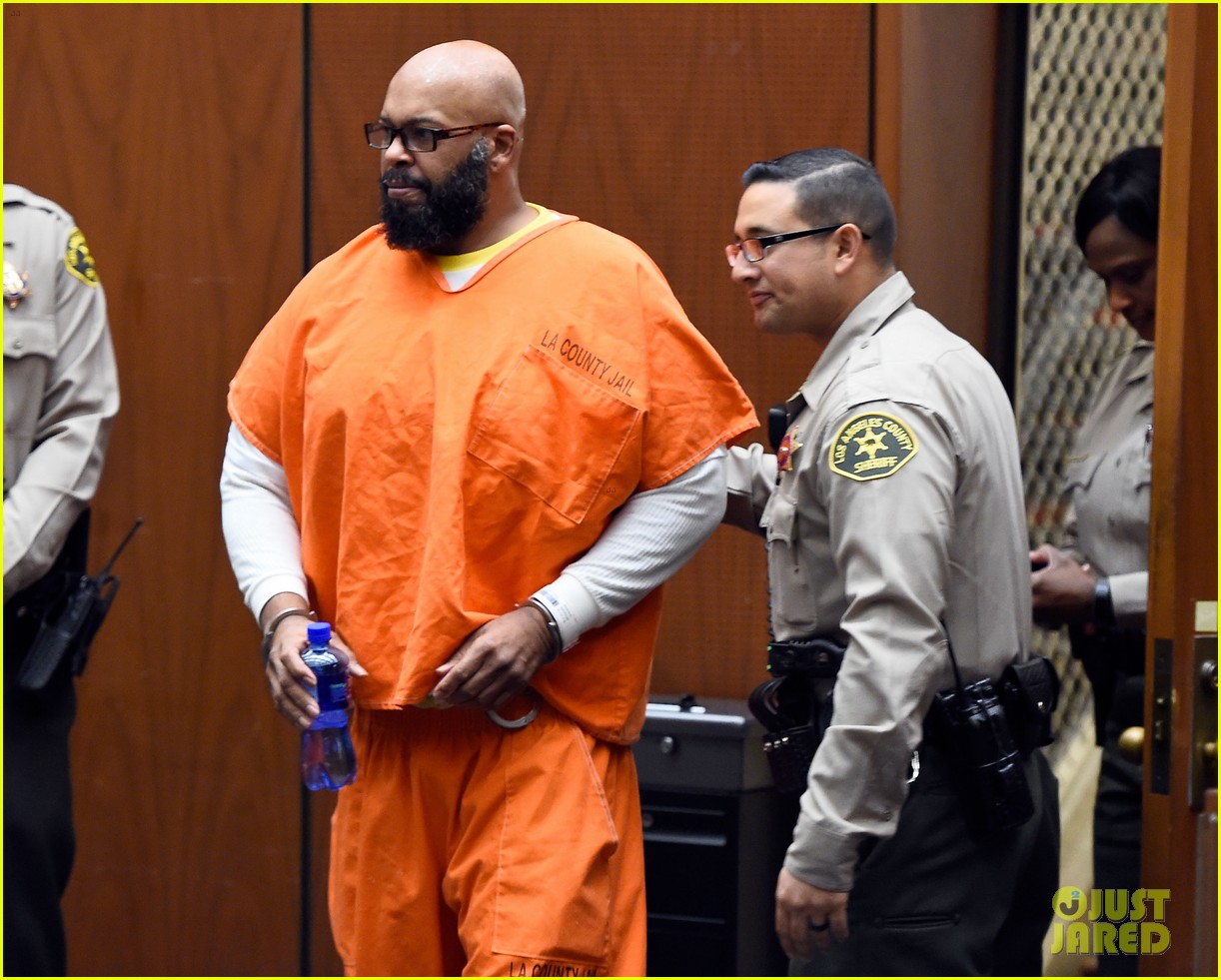 suge knight collapses in court room bail set at 25 million 053330405