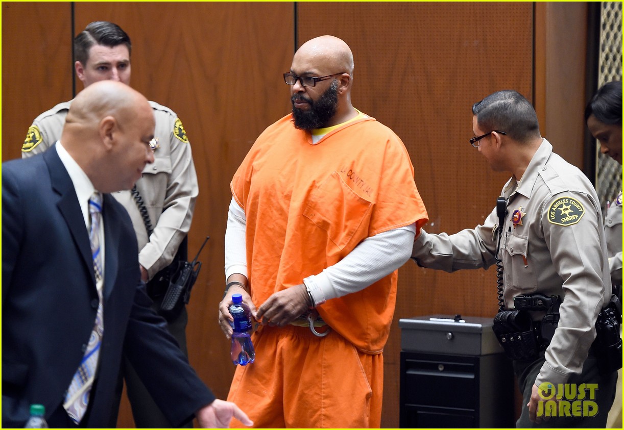 suge knight collapses in court room bail set at 25 million 093330409