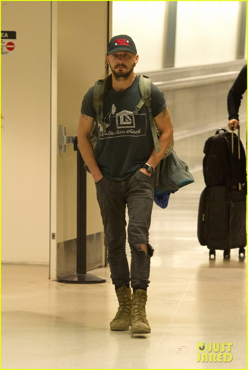 shia labeouf jets back to los angeles 09