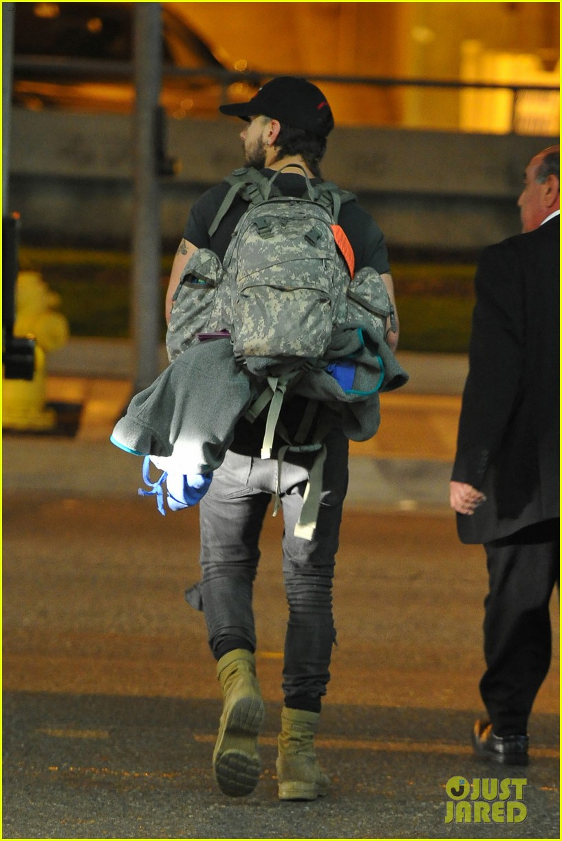 shia labeouf jets back to los angeles 113332832