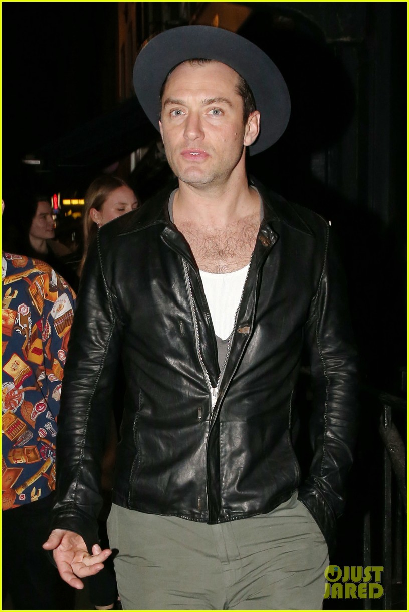 jude law steps out for first time since fifth childs birth 023336929