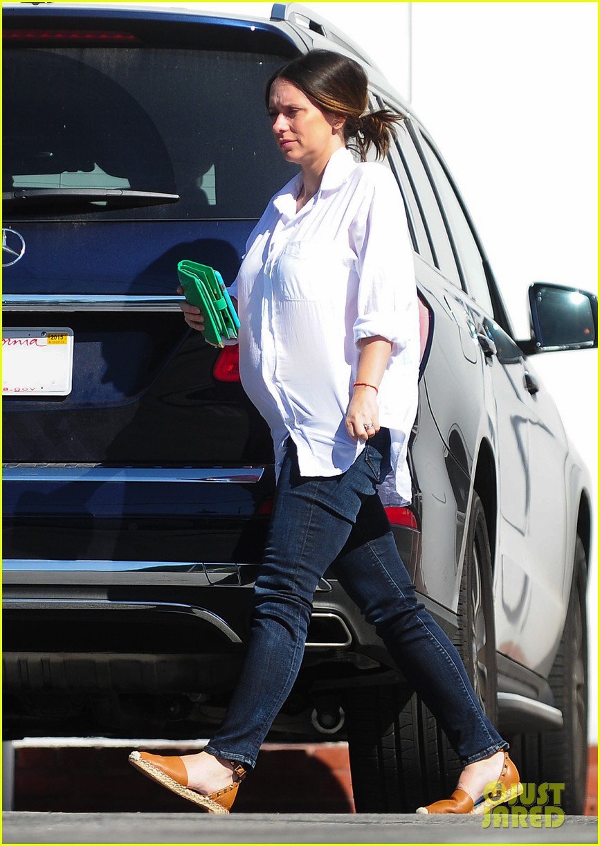 Jennifer Love Hewitt Shows Off Growing Baby Bump in WeHo Photo 3319551