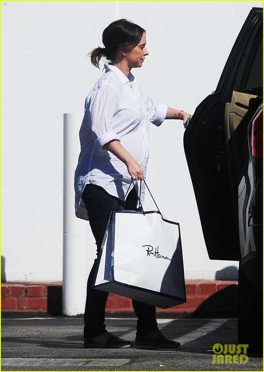 Jennifer Love Hewitt Shows Off Growing Baby Bump in WeHo Photo 3319560