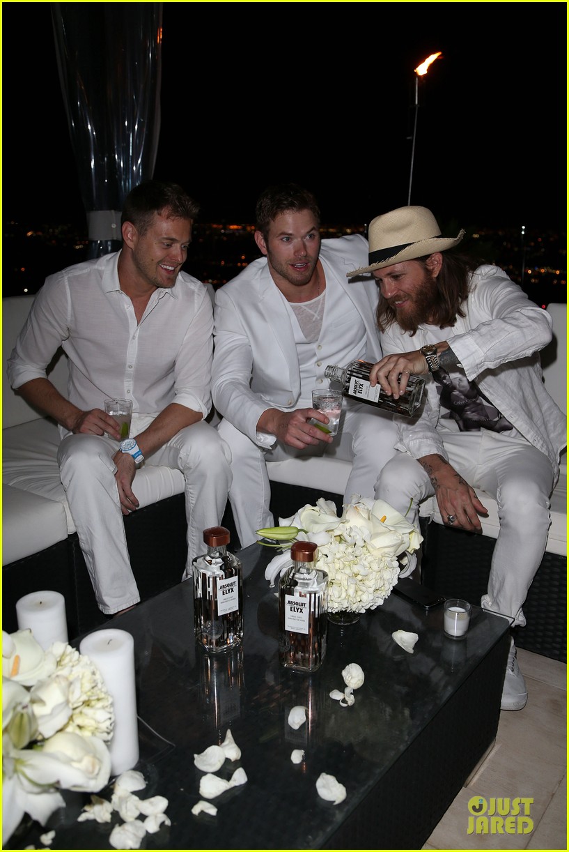 kellan lutz goes shirtless for his dirty 30 birthday party 01